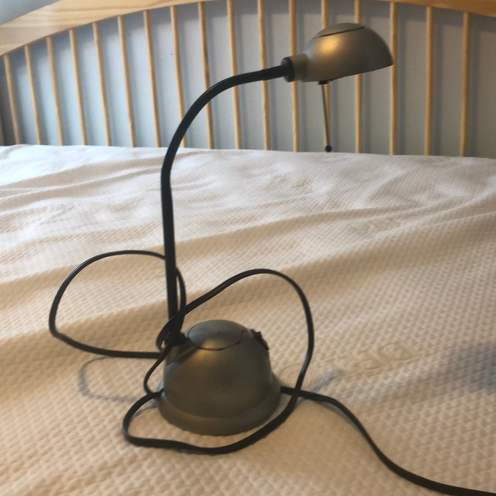 Desk lamp